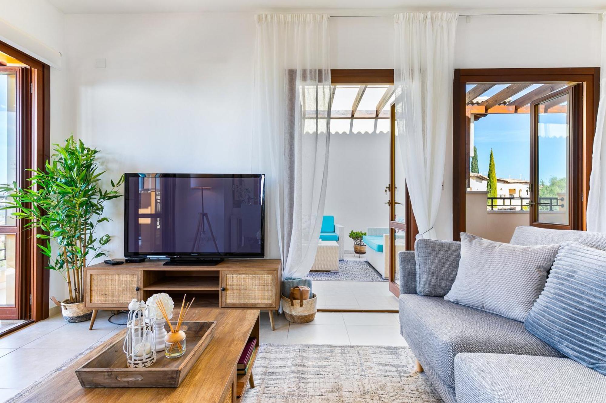 1 Bedroom Apartment Pyrgos With Beautiful Sea And Sunset Views, Aphrodite Hills Resort Куклія Екстер'єр фото